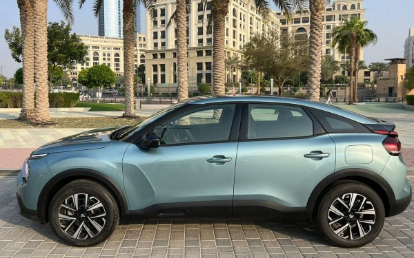Blue Citroen C4, 2024