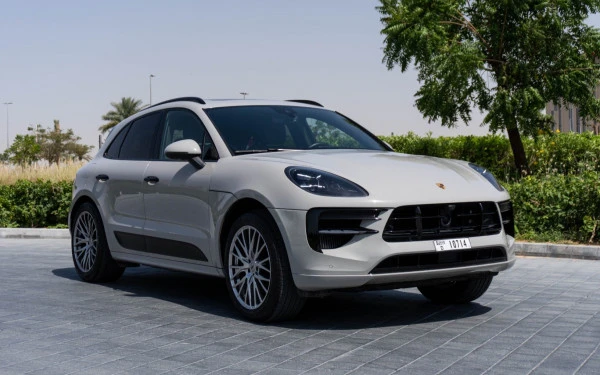 Grey Porsche Macan, 2021