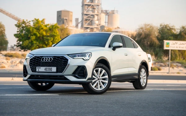 Silver Audi Q3 Sportback, 2025