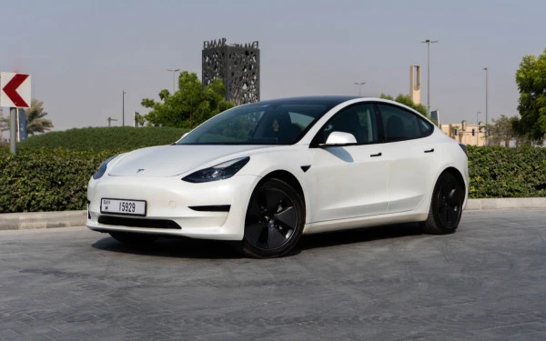 White Tesla Model 3, 2023